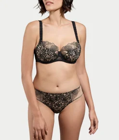 Agathe Shorty