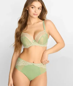 Ana Lacey Full Brief
