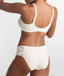Leia Brief
