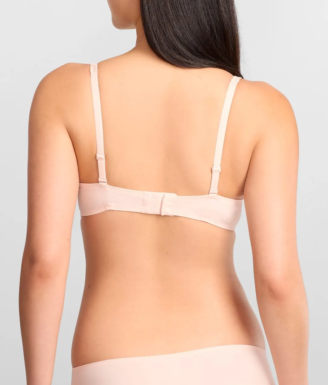 Saga Demi Bra