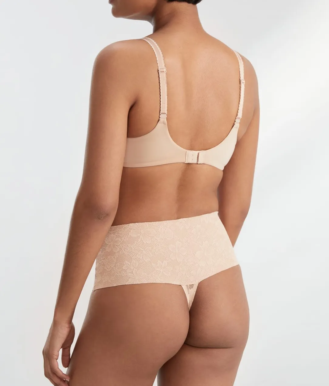 The Absolute Shaping Lace Thong