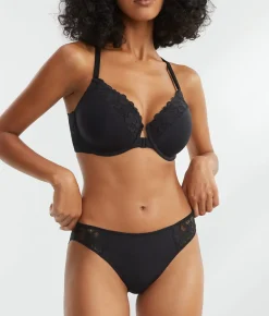 The Effortless Front-Close Lace Bra
