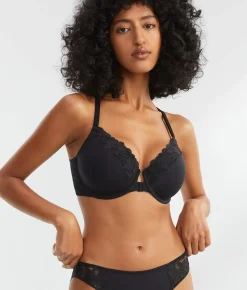 The Effortless Front-Close Lace Bra