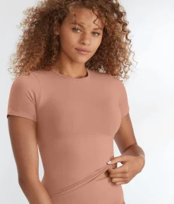 The Smoothing Seamless T-Shirt
