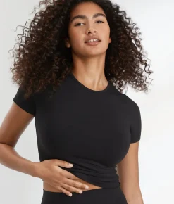 The Smoothing Seamless T-Shirt