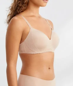 The Wire-Free Smoothing T-Shirt Bra With Lace