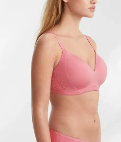 The Wire-Free Smoothing T-Shirt Bra With Lace